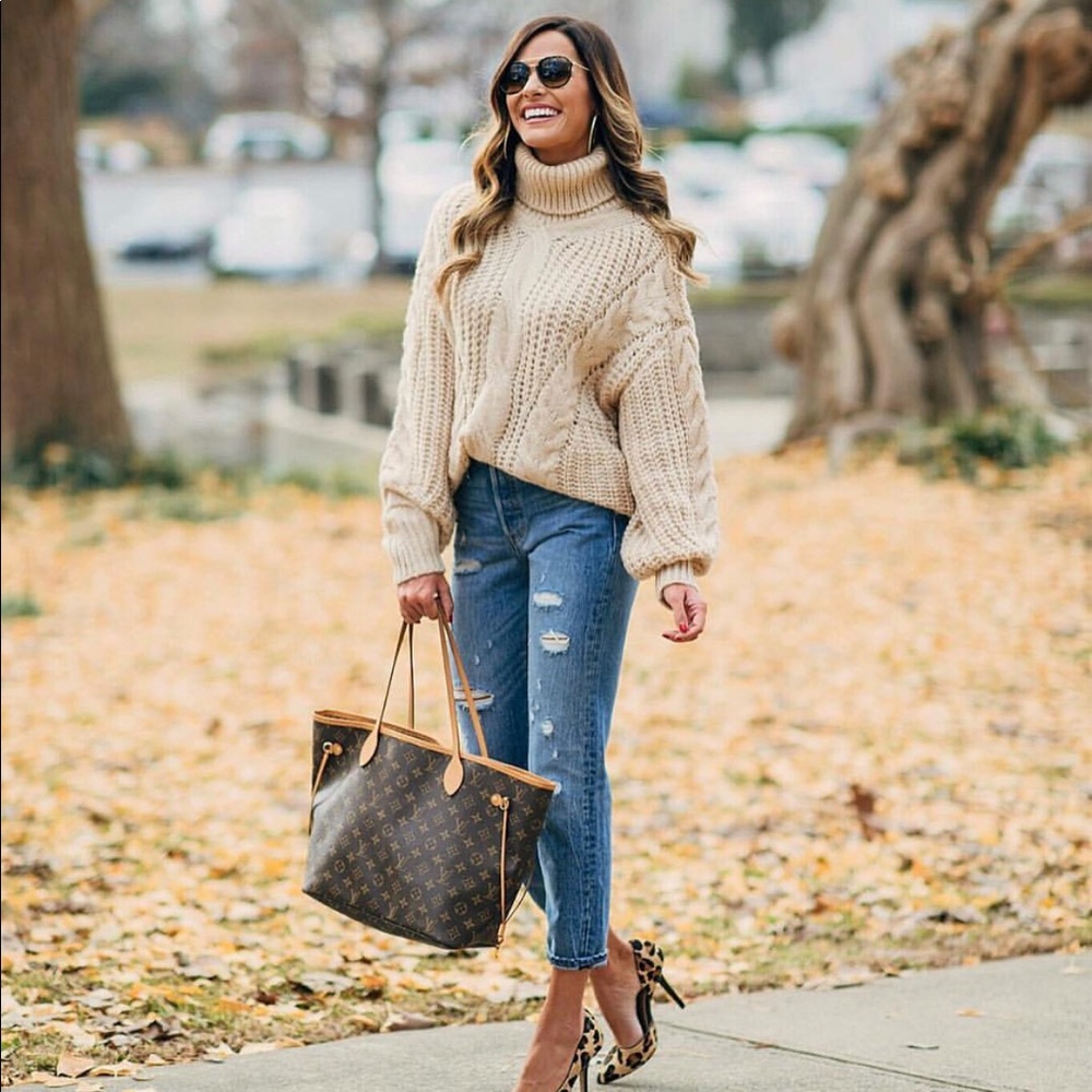 Slouchy cable knit sweater!